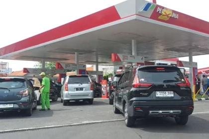 pemerintah terapkan batas pembelian bbm subsidi 50 liter per hari untuk kendaraan pribadi