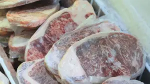 jelang lebaran 2026, polisi bongkar peredaran daging impor kedaluwarsa yang diduga siap masuk pasar