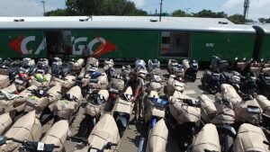 ribuan motor “naik kereta” saat mudik lebaran, program motis jadi andalan hindari bahaya jalan raya