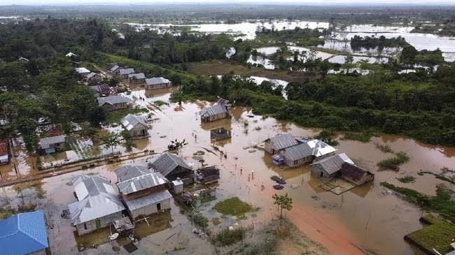 hujan deras picu banjir parah di periuk tangerang, 9.752 jiwa terdampak