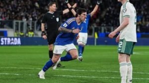 italia kalahkan irlandia utara 2-0, lolos ke babak kedua playoff