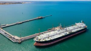 as longgarkan aturan, puluhan tanker minyak rusia kini dekati india