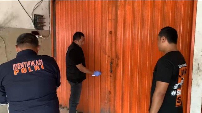 mayat pria ditemukan dalam freezer di bekasi, polisi tangkap dua rekan kerja korban
