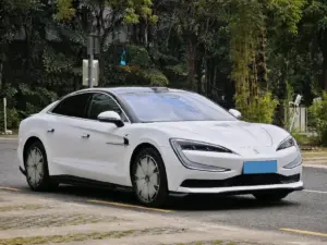 sedan mewah yangwang u7 cina bisa melaju hingga 1.006 km