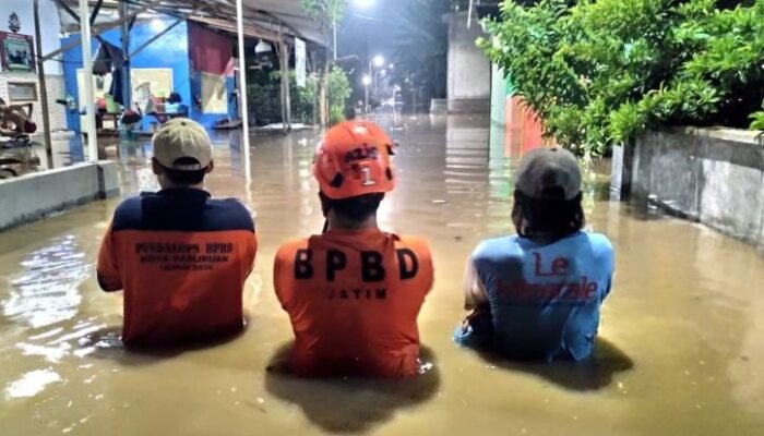 prakiraan cuaca, waspadai angin kencang dan petir di sejumlah wilayah