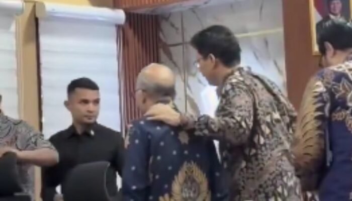 menteri purbaya curhat ke wartawan, sakit pinggang hingga harus disuntik di 8 titik