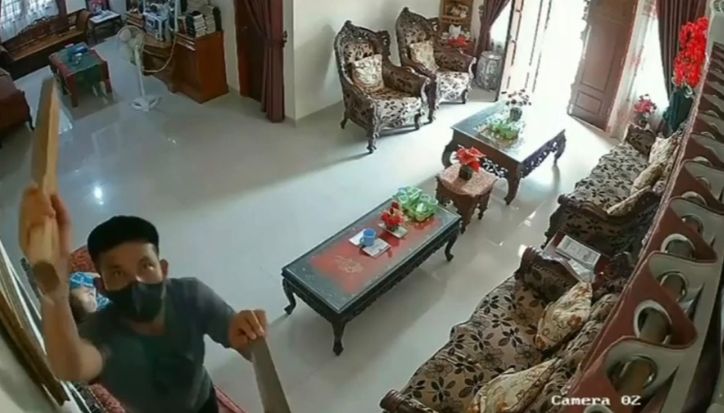 Sadis di Pekanbaru! Boru Sitio Tewas Dihantam Balok, CCTV Ungkap Aksi 4 Pelaku