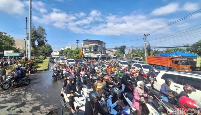 banjir solo baru sukoharjo picu macet parah, antrean kendaraan mengular hingga 2 km
