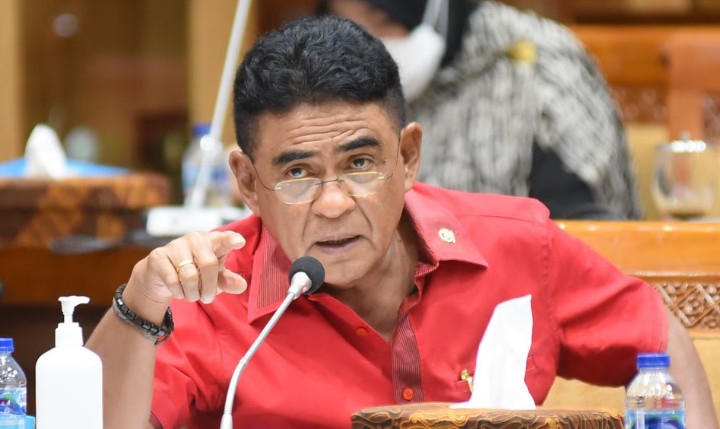 viral di media sosial, seorang narapidana kasus korupsi terlihat bersantai di sebuah kedai kopi bersama petugas rumah tahanan (rutan).