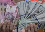 rupiah tertekan ke rp17.300 per dolar as, dipicu lonjakan harga minyak dan ketegangan global