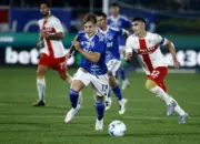 como unggul tipis atas genoa di babak pertama yang sarat pelanggaran