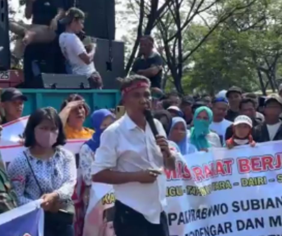 Ratusan Massa Geruduk Kantor Gubernur Sumut, Desak Bobby Batalkan Pencabutan Izin TPL