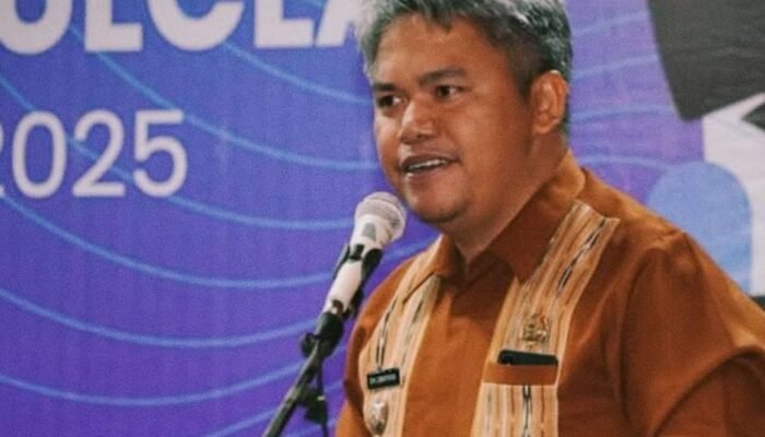 kenal dekat deni lumbantoruan, wabup taput berlatar akademik dan teknokratis