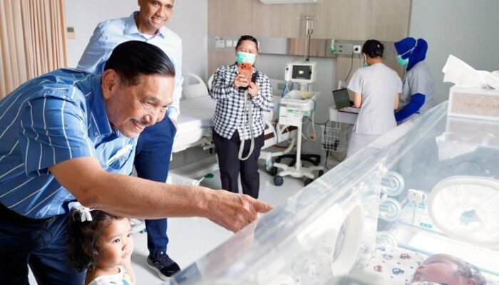 luhut punya cucu baru dari paulus, diberi nama tio marhite asi