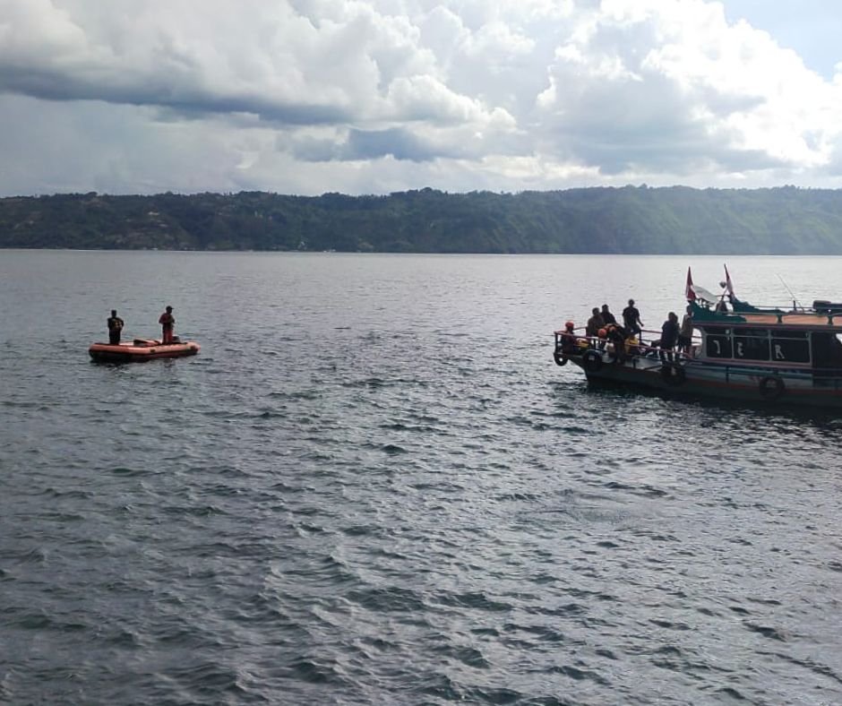 pencarian korban tenggelam di danau toba