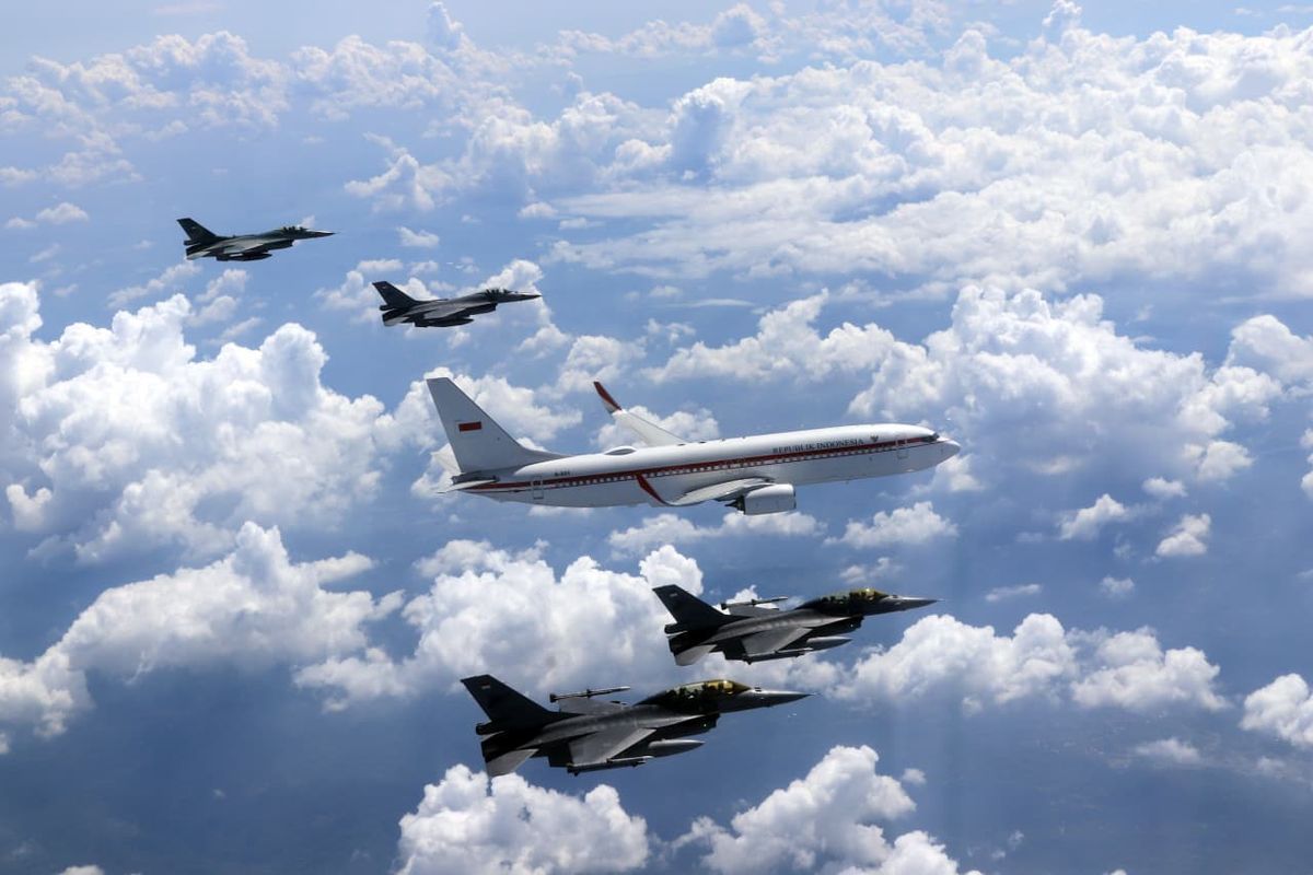 Enam Jet Tempur F-16 Kawal Presiden Prabowo dalam HUT ke-80 TNI AU di Magelang