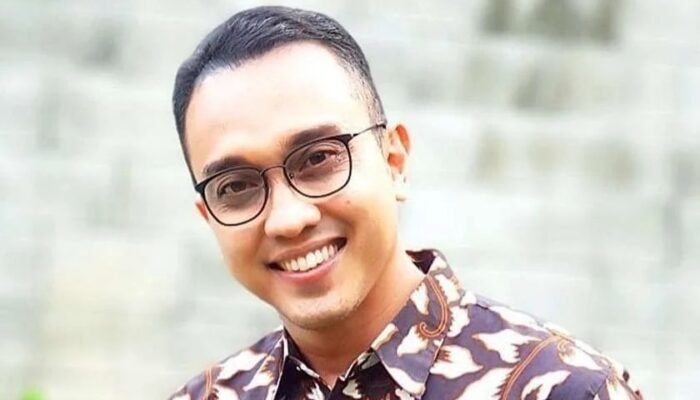 aiman witjaksono batal diperiksa kasus ijazah jokowi, kirim legal opinion ke polisi