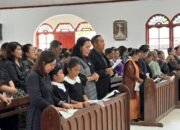 bupati taput ajak jemaat gaungkan wisata rohani salib kasih saat ibadah jumat agung