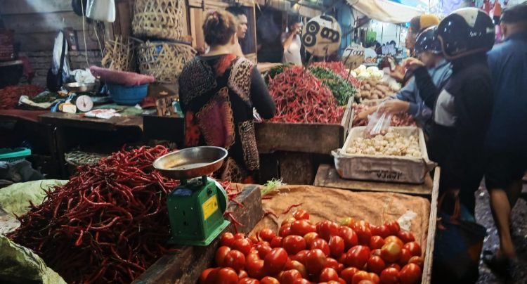 Harga Cabai Turun, Bawang Justru “Menyengat” di Pasar Dwikora Siantar
