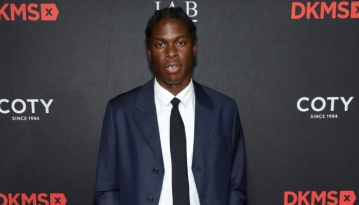 daniel caesar umumkan tur dunia 2026 untuk album son of spergy