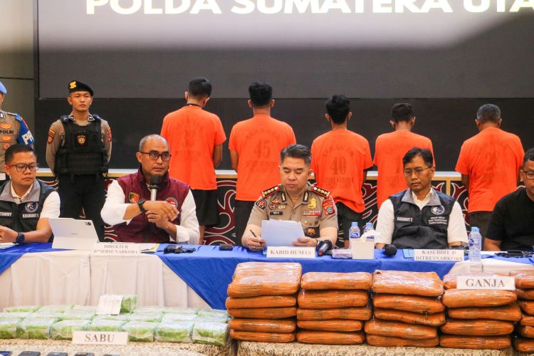 Innova Berisi 150 Kg Ganja Disergap di Siantar, Sopirnya Mahasiswa