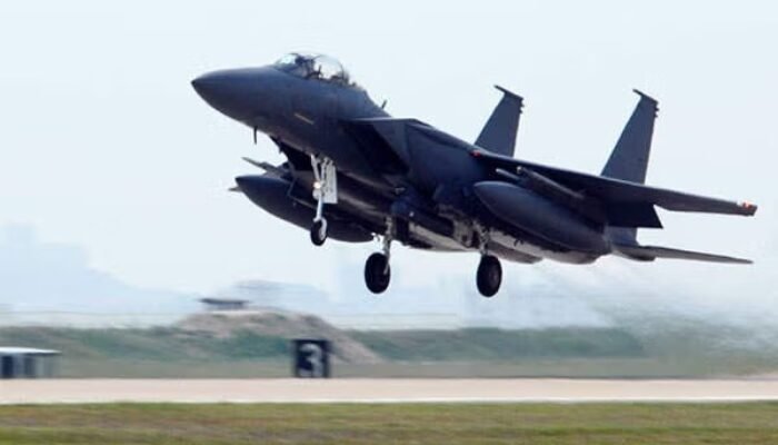 au korea selatan minta maaf usai tabrakan jet f-15k akibat selfie pilot di udara