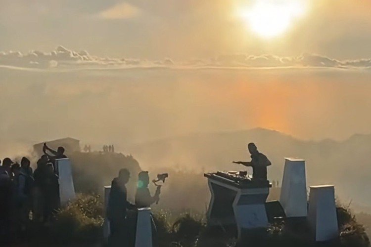 video wna main dj di gunung batur viral, dispar bangli buka suara