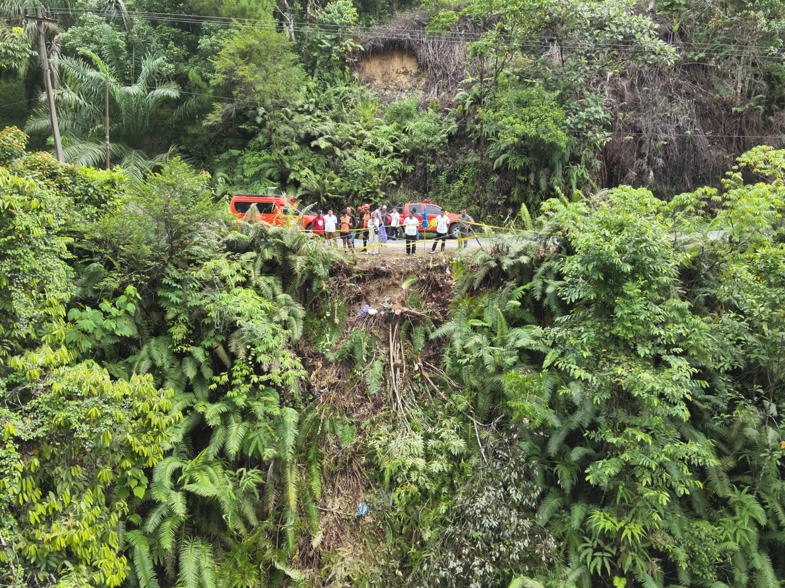 Minibus Toyota Innova Terjun ke Sungai Lae Kombih, Dua Korban Masih Dalam Pencarian