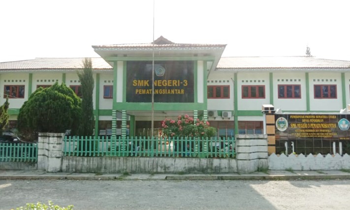Dugaan Penyelewengan Dana BOS, Kepala SMK Negeri 3 Siantar Diadukan ke Kejari Simalungun