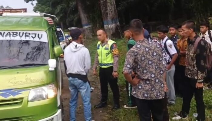 satlantas simalungun tindak angkutan bawa penumpang di atap