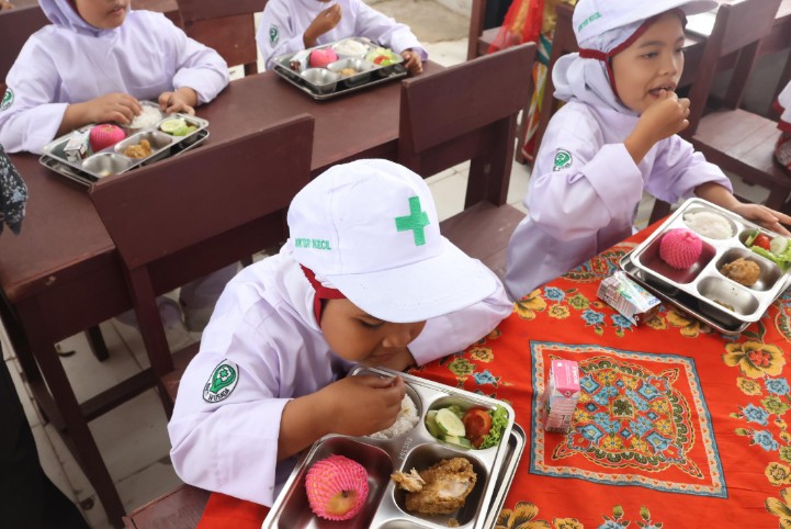 Dampak MBG di Bintuju, Jajan Siswa Menurun, Tabungan Meningkat, Absen Berkurang