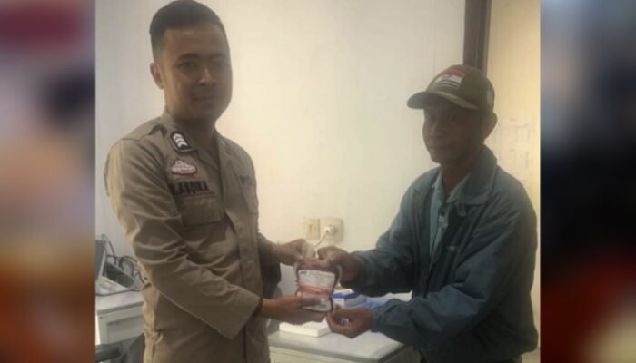 polisi di pakpak bharat donorkan darah untuk pasien operasi di rsud salak