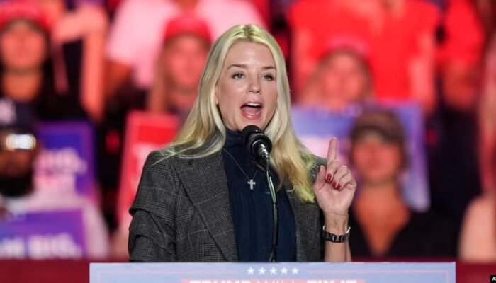 trump pecat jaksa agung pam bondi, kontroversi kasus epstein jadi sorotan