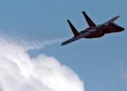 jet tempur as hujani serangan di iran saat cari pilot f-15 yang hilang