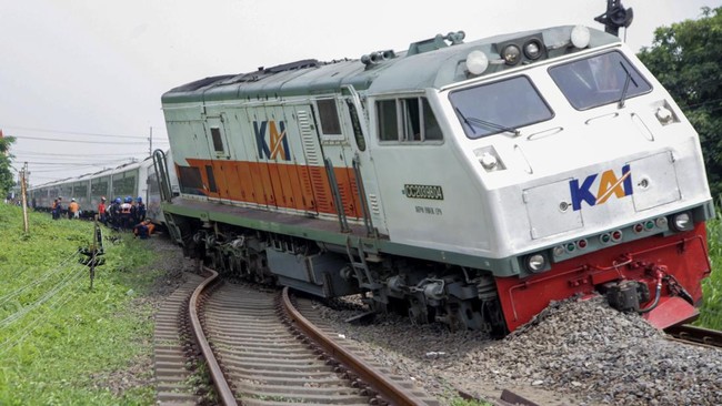 KA Bangunkarta Anjlok di Brebes, Perjalanan Kereta Lumpuh