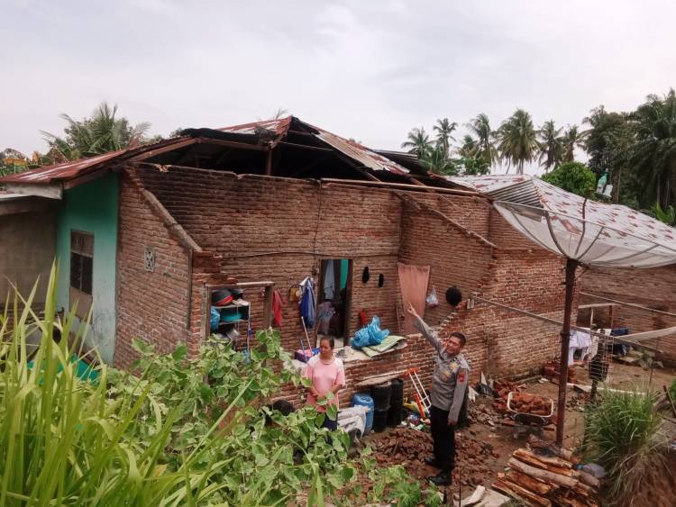 83 Rumah Rusak Diterjang Hujan Deras dan Angin Kencang di Gunung Maligas Simalungun