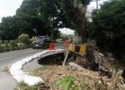 jalan nasional di pematangsiantar amblas hingga 10 meter, perbaikan segera dilakukan