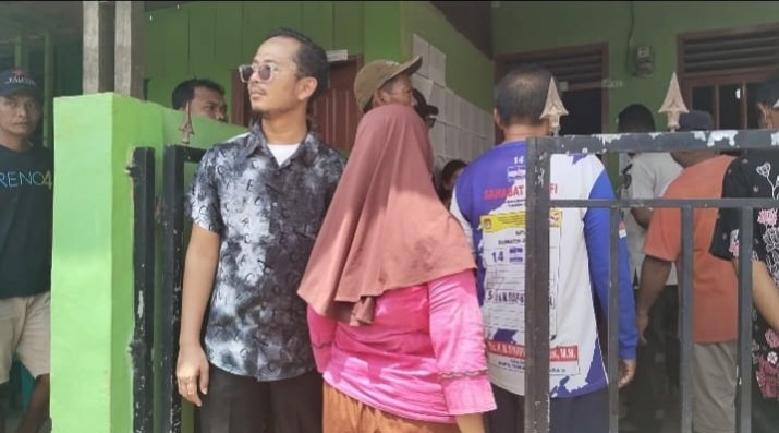 Warga Segel Kantor Lurah Lubuk Tukko, Camat Pandan Turun Tangan Lakukan Mediasi