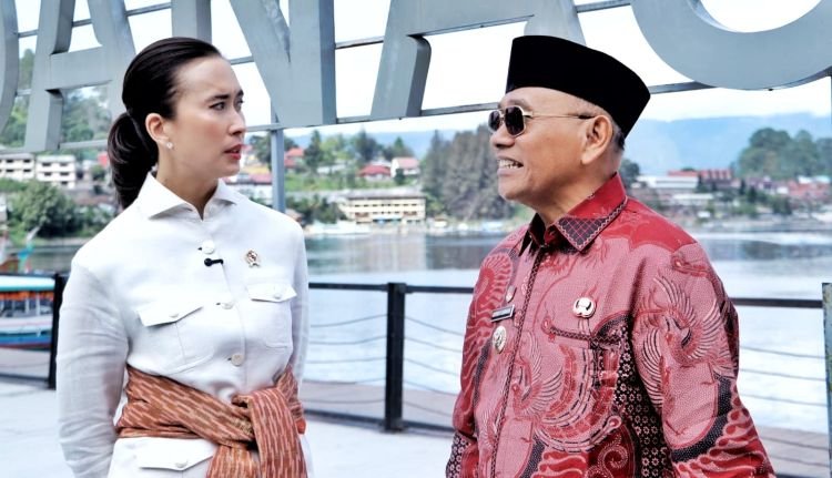 menteri pariwisata republik indonesia, widiyanti putri wardhana, melakukan kunjungan kerja ke kabupaten simalungun, jumat (17/4/2026), guna mendorong percepatan pengembangan kawasan parapat, danau toba, sebagai destinasi pariwisata berkelas dunia.