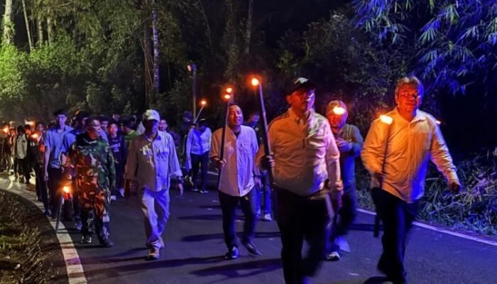 meriah dan khidmat, pawai obor warnai perayaan paskah 2026 di salib kasih taput