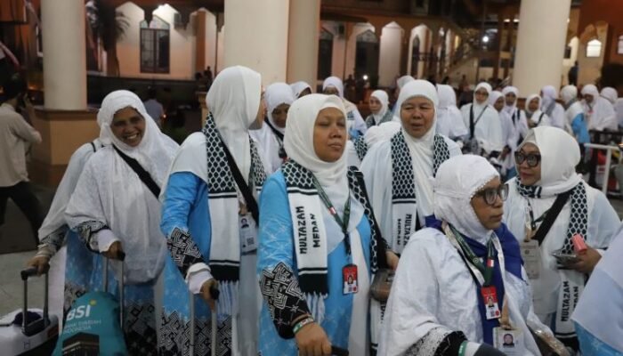 tiga calhaj lansia tapsel tertunda karena sakit, 127 jemaah tetap berangkat ke tanah suci