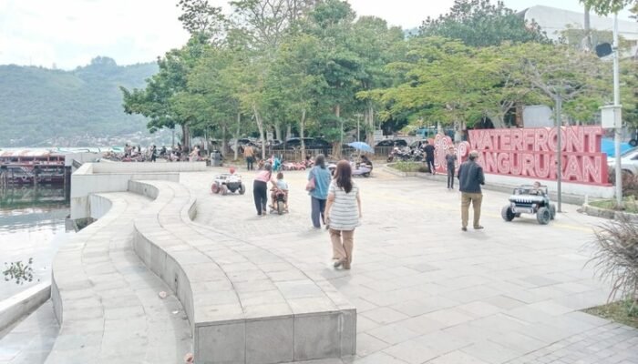 libur kenaikan yesus kristus 2026, waterfront pangururan dipadati wisatawan