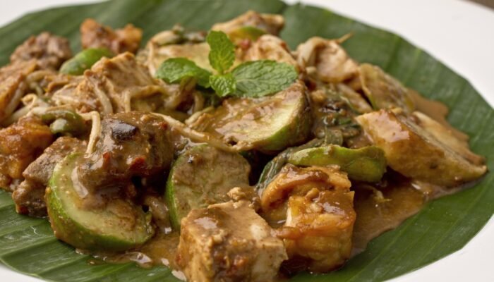 10 jenis rujak khas indonesia yang unik dan lezat, dari cingur hingga rujak soto