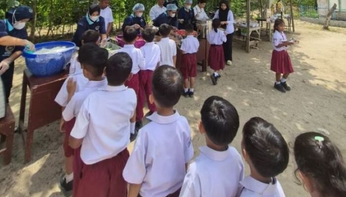 seru! siswa sd di simalungun nikmati makan prasmanan bergizi dari sppg balimbingan 2