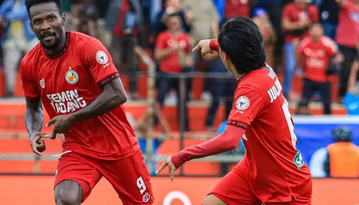 gol menit 37 bikin stadion manahan bergemuruh! persis solo ungguli semen padang di babak pertama