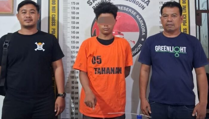 digerebek di serbelawan, pemuda 19 tahun ditangkap, 21 paket sabu disita polisi