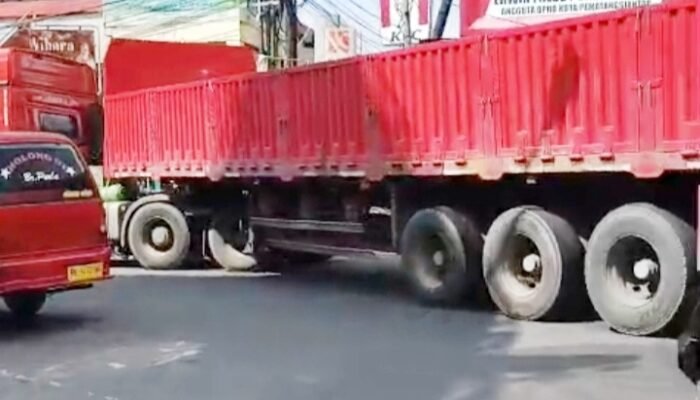 truk gandeng 22 roda kembali masuk inti kota pematangsiantar, dishub minta warga melapor