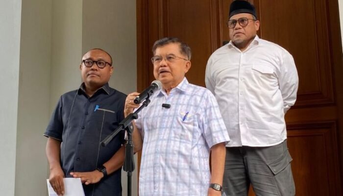 jusuf kalla bantah tudingan dana rp5 m untuk kasus ijazah jokowi, siap laporkan rismon sianipar
