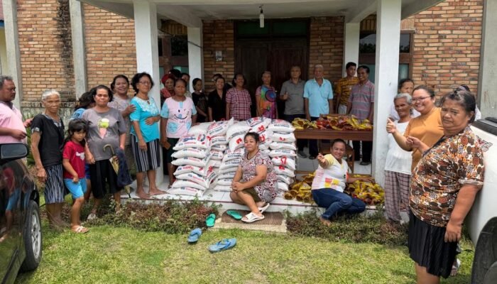 80 kk petani gagal panen di simalungun terima bantuan dari sinata.id, tangis haru pecah