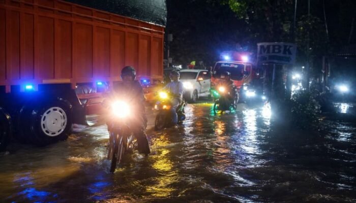 banjir setinggi 1,5 meter lumpuhkan jalur medan–siantar, kendaraan terjebak berjam-jam